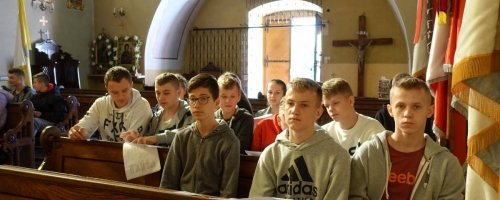 Rekolekcje przed Bierzmowaniem w Olchowej dla uczniów Klasy VIII